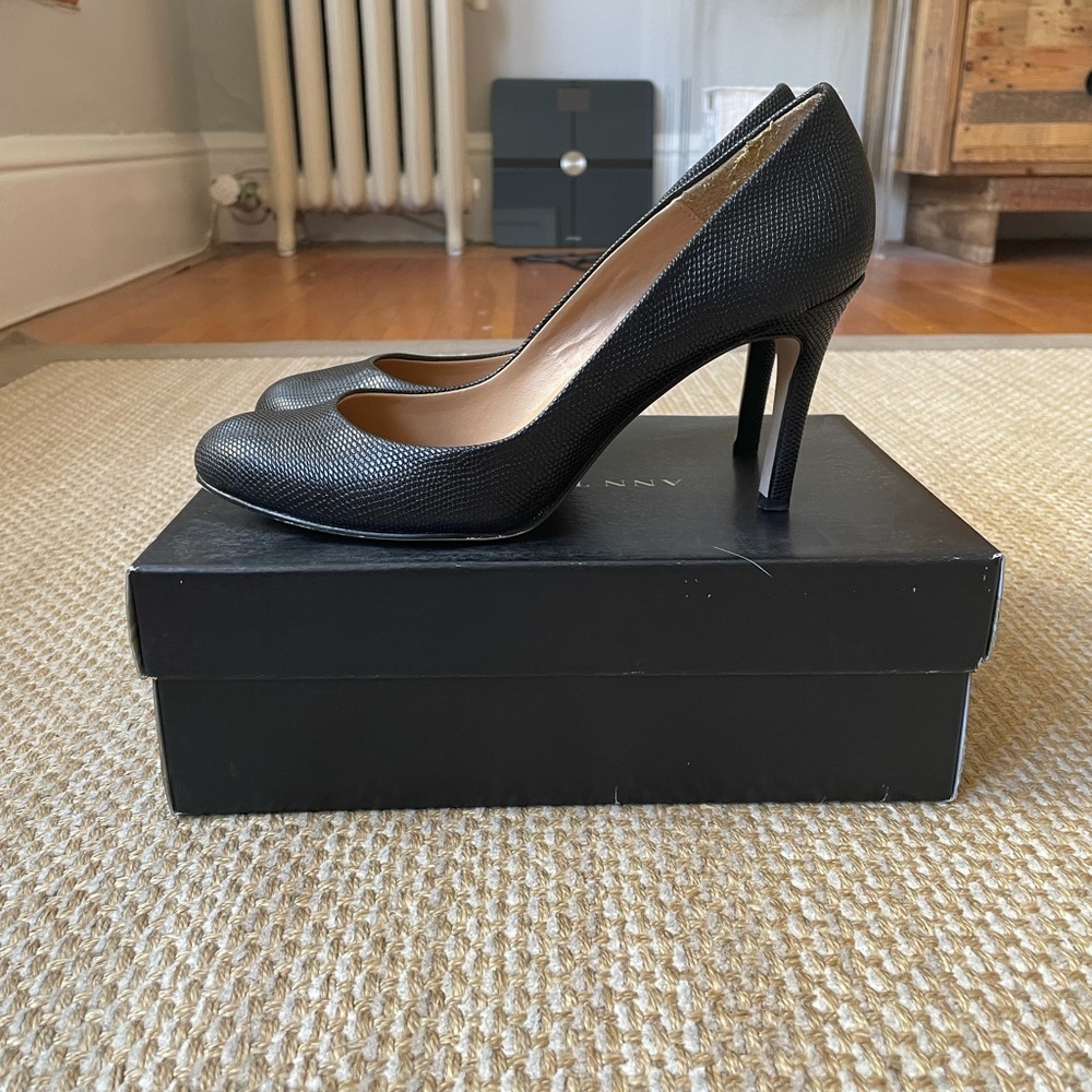Ann Taylor Lizard Signature Pump